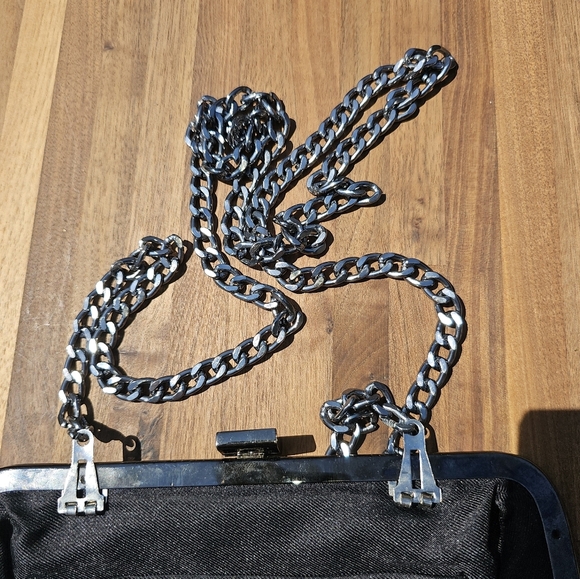 Vittoria Nipoli Genuine Leather Metalic Kiss Lock Silver Chain Evening Bag - Picture 4 of 11